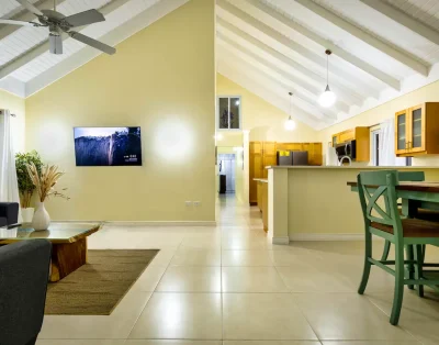 Gated near Ochi w Pool/Gym/Wi-Fi/AC/Bball&Ten Crts